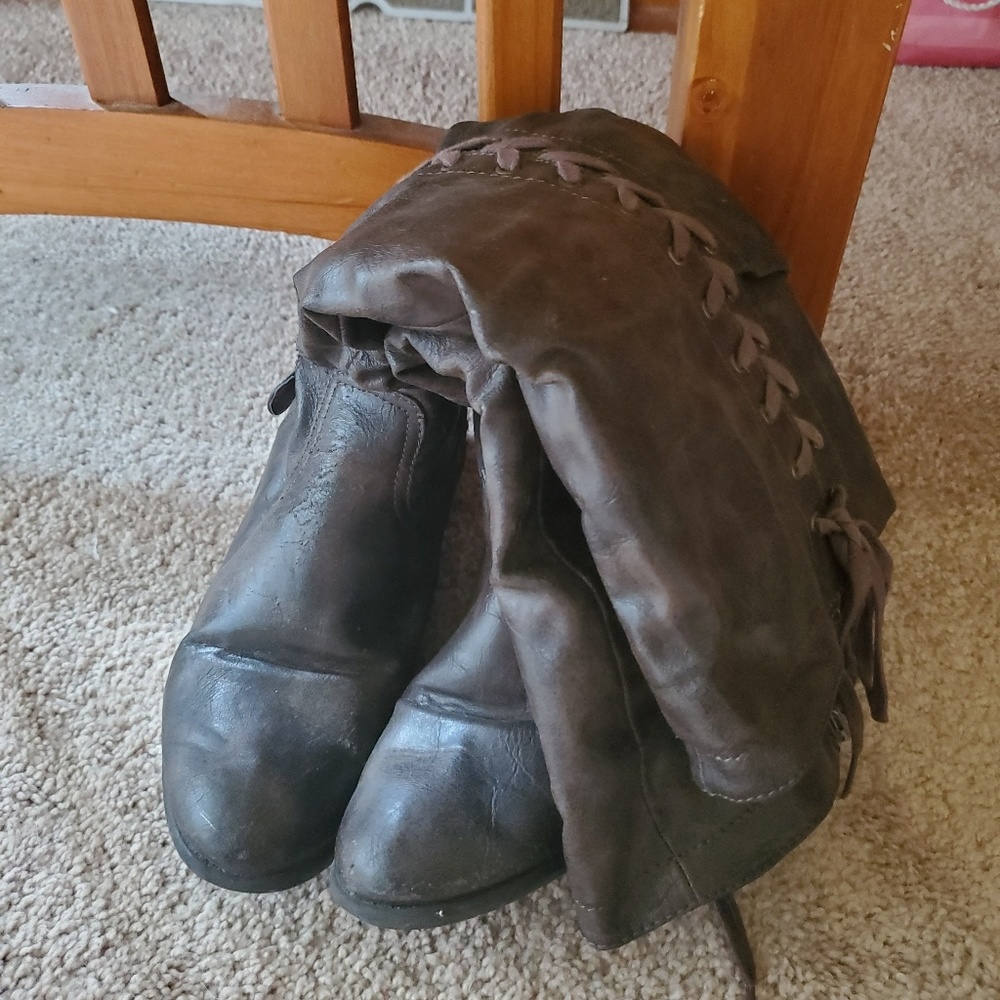 Boots - Picture 2 of 3
